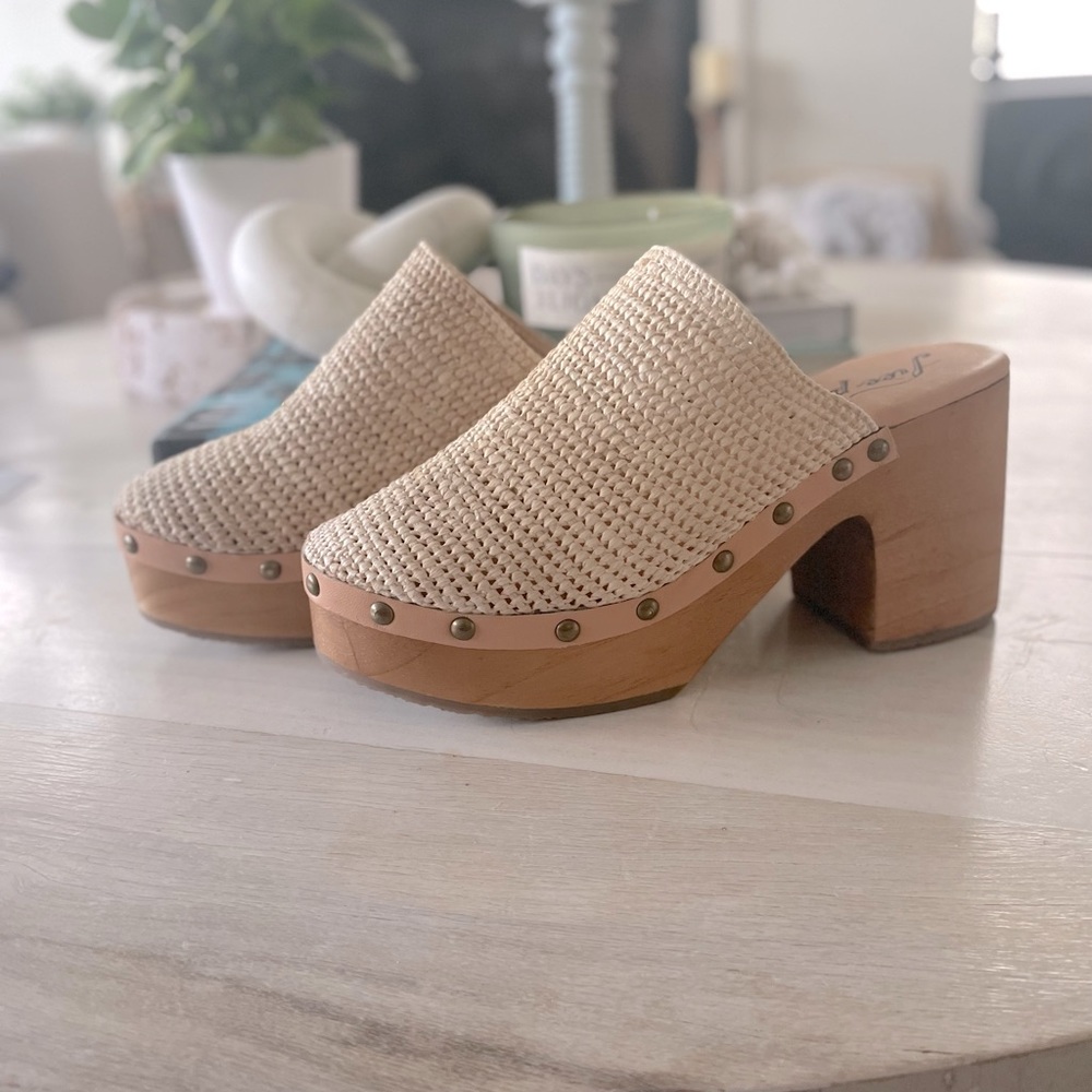 Free People Claudia Crochet Clog, Sz 39